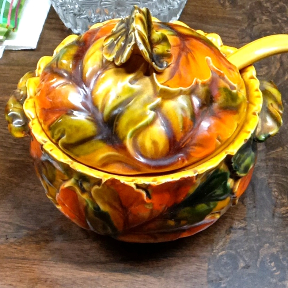 Vtg soup tureen